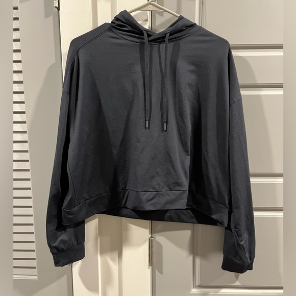 All in Motion Black Crop hoodie - Picture 2 of 5